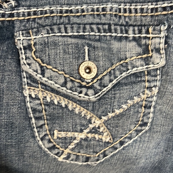Jean cut off shorts with button pockets - Picture 5 of 9